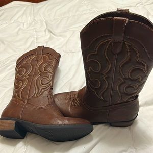 Girls brown cowgirl boots - cat & Jack size 3- like new